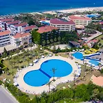 Cesars Hotel Side